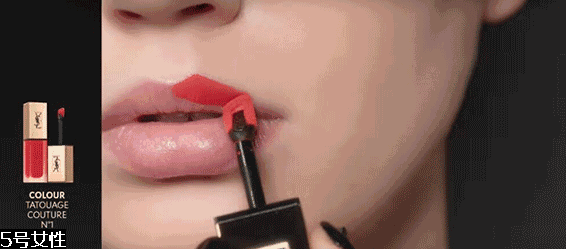 �����ʺ�ʲô��ɫ�ں죿������ɫ���԰�